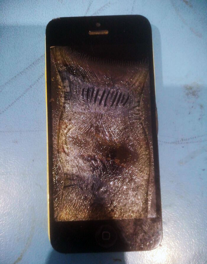 Customer Said His Phone Wasn't Charging Properly As The Battery Was Too Cold. He Thought "Warming" It On A Toaster Was A Good Idea