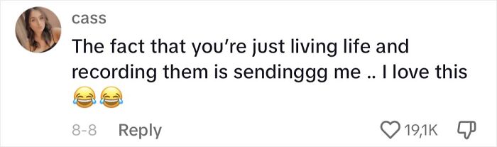 Firefighters Carry Paralyzed Woman For 13 Floors All The While Cracking Jokes And Making Her Laugh Firefighters Carry Paralyzed Woman For 13 Floors All The While Cracking Jokes And Making Her Laugh