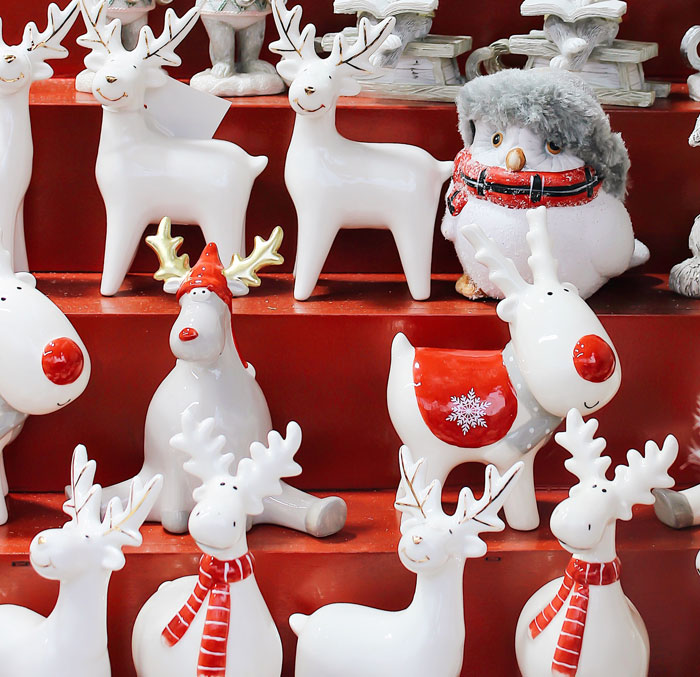 White and red ceramic figures 