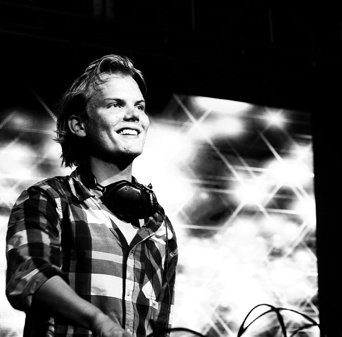 32 Of The Biggest Falls From Grace In Hollywood, According To This Viral Thread