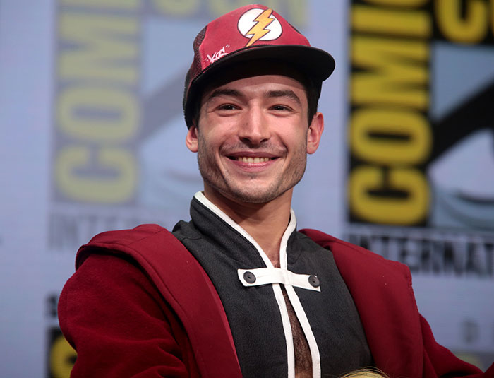 32 Of The Biggest Falls From Grace In Hollywood, According To This Viral Thread