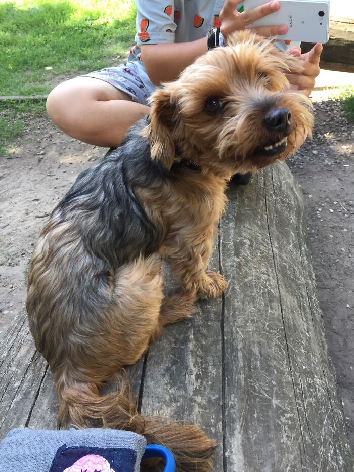 When You See Someone You Barely Know On The Hallway But You Gotta Smile