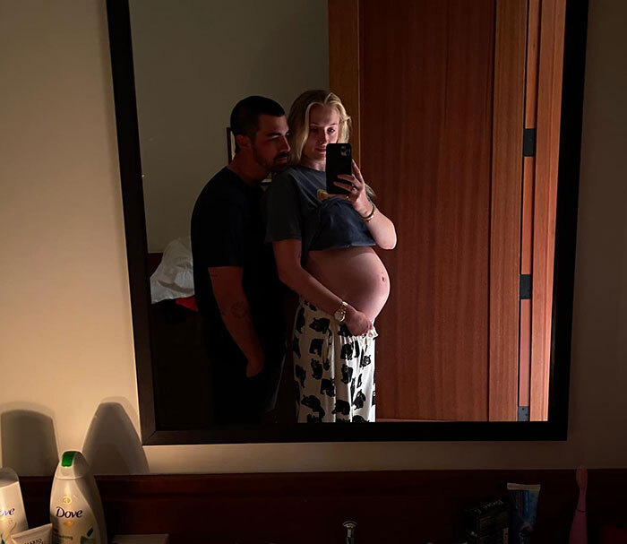 Joe Jonas Allegedly Hires Divorce Lawyer Amid 4-Year Marriage To Sophie Turner Joe Jonas Allegedly Hires Divorce Lawyer Amid 4-Year Marriage To Sophie Turner