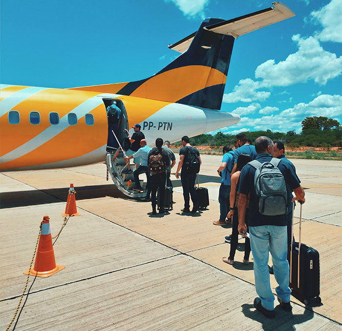 Man Is Done With Wife Always Making Them Miss Flights, Boards Plane Alone And Leaves Her Behind Man Is Done With Wife Always Making Them Miss Flights, Boards Plane Alone And Leaves Her Behind