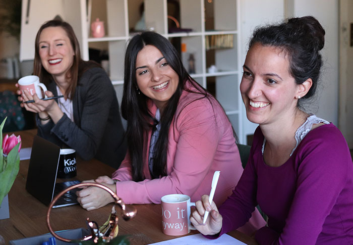 30 Female Habits That Make Men’s Blood Boil