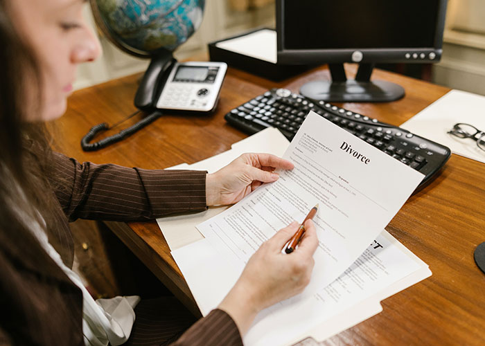 &ldquo;Literally NO Reason&rdquo;: Lawyer Delays Divorce Case For Years, Receives A Dose Of Karma