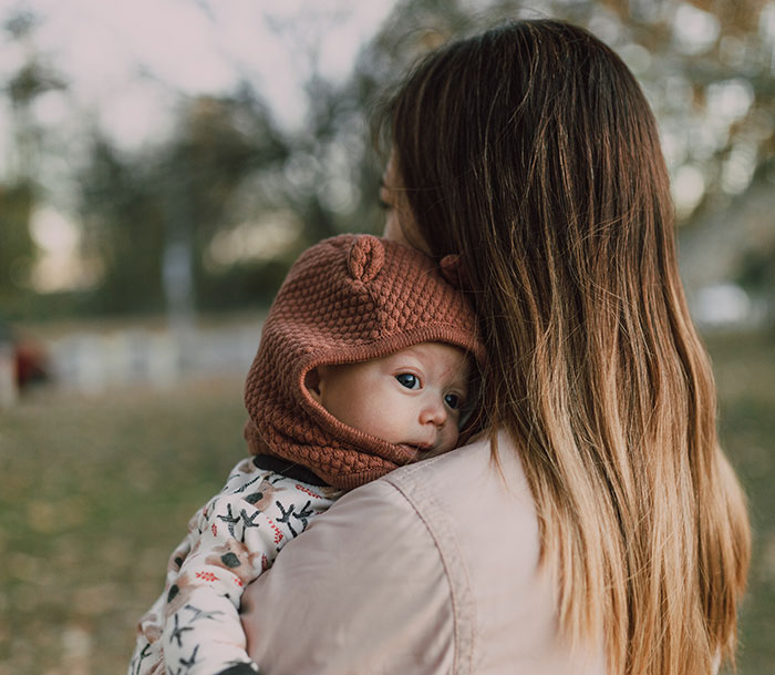 Neglectful Mom Drops Off Baby Without Making Sure Anyone's Home, Baby Ends Up Spending Night Alone Neglectful Mom Drops Off Baby Without Making Sure Anyone's Home, Baby Ends Up Spending Night Alone