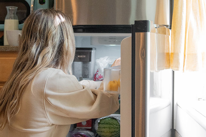 Woman Keeps Stealing Coworkers&rsquo; Lunches, Almost Dies After Coworker Plants Revenge