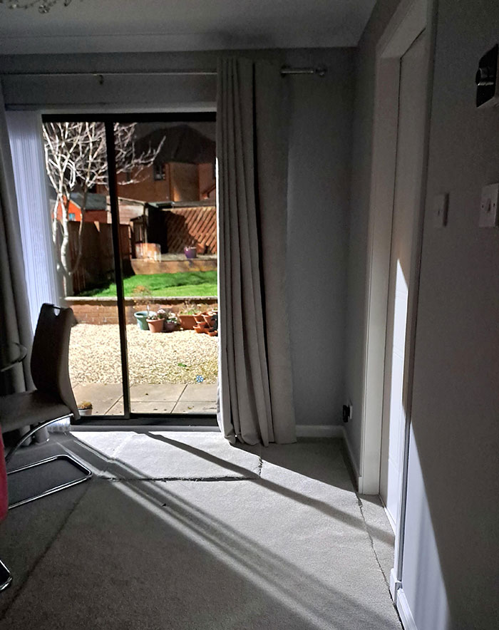 It's 3 AM. There Are No Lights On In My House