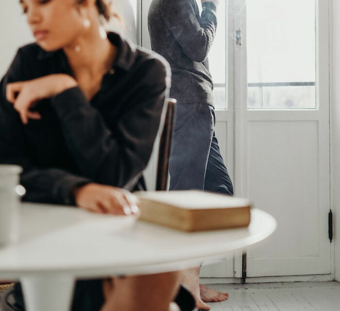 30 Exact Moments Women Caught On To Why Their Partners Were Broken Up With