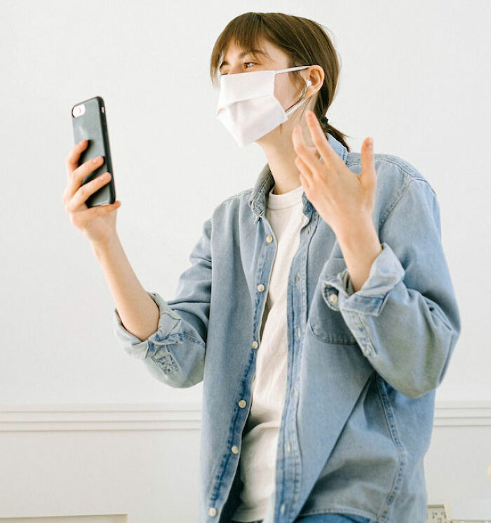 What Not To Do In Public: 50 Instant Judgment-Inducing Acts