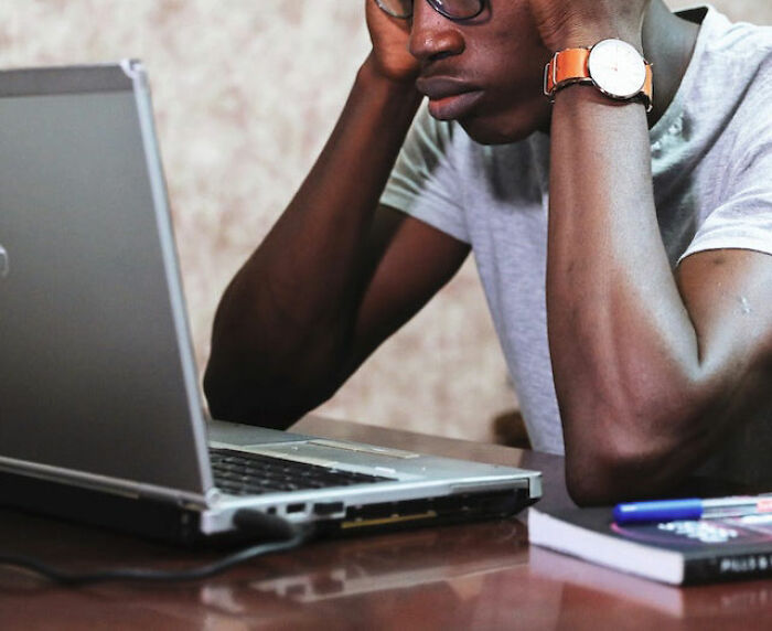 “She Got In”: 30 Of The Worst College Admission Essays Shared In This Thread