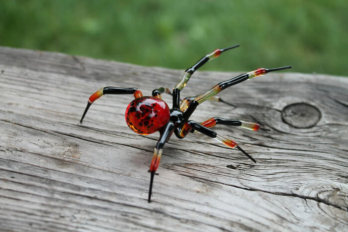 I Made Glass Spider Figurines As An Idea For Halloween Decorations (10 Pics)