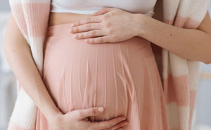 Woman Wants Her Pregnant Daughter To Start Being An Adult, She Bursts Into A Tantrum