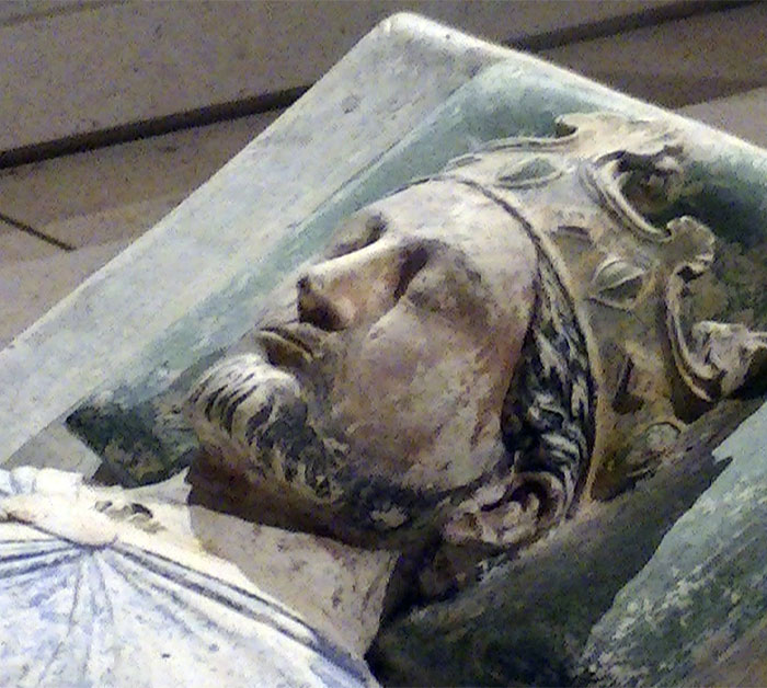 34 People Share Real-Life Villains They Regret Mistaking For Heroes At First