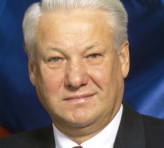 34 People Share Real-Life Villains They Regret Mistaking For Heroes At First