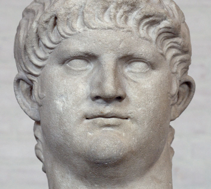 34 People Share Real-Life Villains They Regret Mistaking For Heroes At First