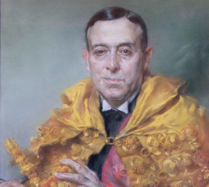 34 People Share Real-Life Villains They Regret Mistaking For Heroes At First