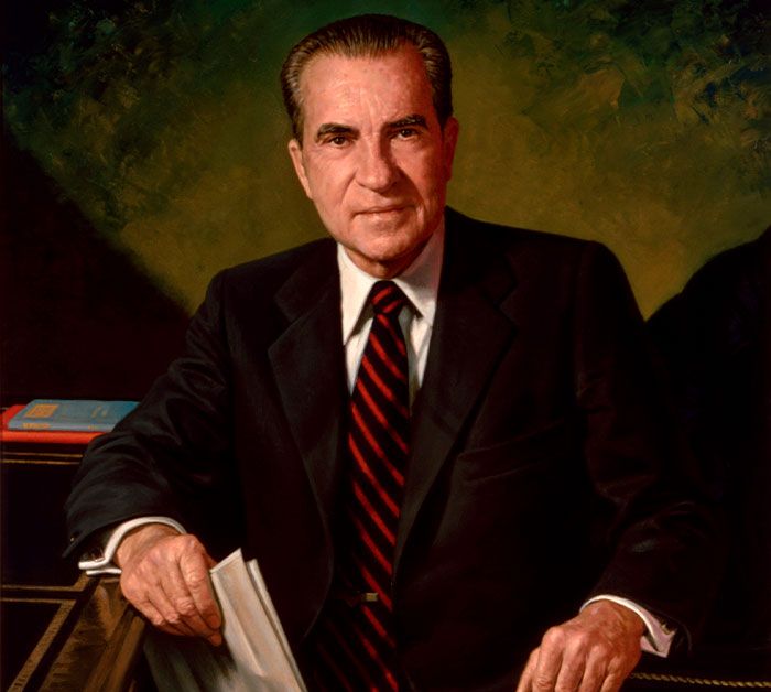 34 People Share Real-Life Villains They Regret Mistaking For Heroes At First