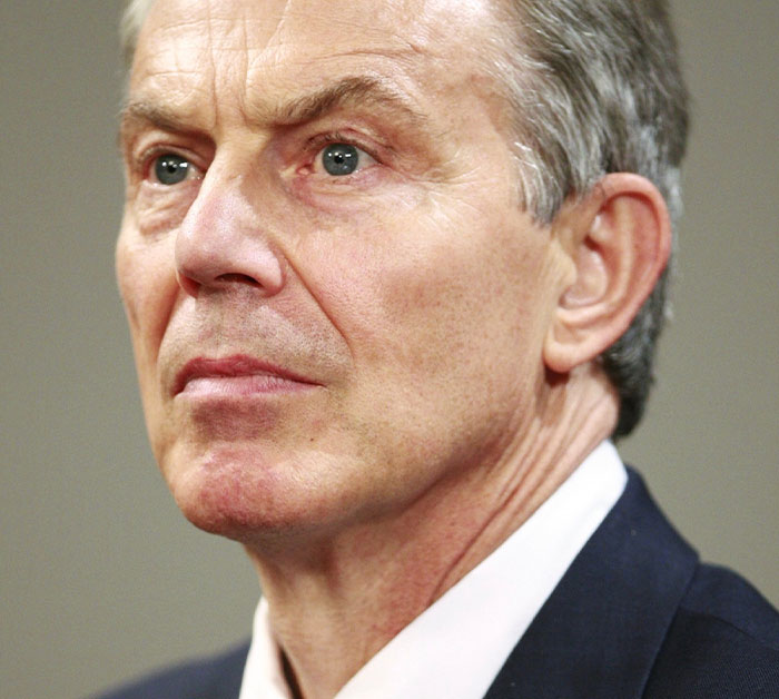 34 People Share Real-Life Villains They Regret Mistaking For Heroes At First