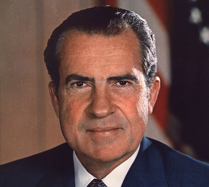 34 People Share Real-Life Villains They Regret Mistaking For Heroes At First