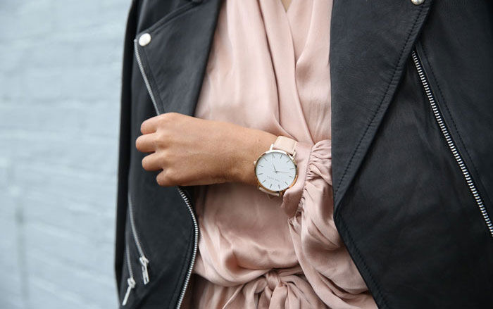 Man Cuts A Date Short After Realizing His GF Kept “Forgetting” Her Jacket On Purpose