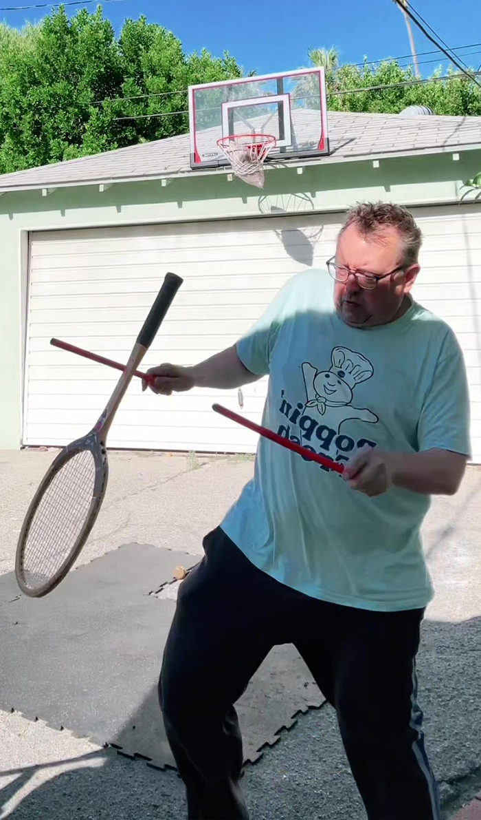 Peeps Roast Juggler For A &ldquo;Useless&rdquo; Talent, While It&rsquo;s Paid For A House, A Car And Kids&rsquo; College