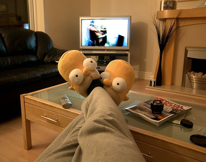 Guy Gets Woken Up By A Loud Phone Conversation Outside, Turns On Air Compressor To Put An End To It