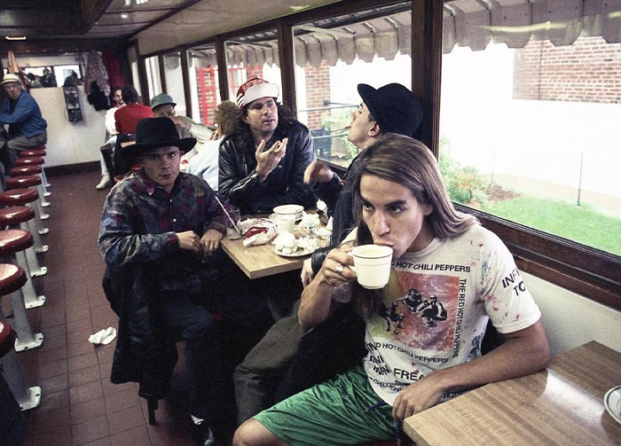 “Still Disappointed”: 30 People That Won A Celebrity Meet & Greet Spill The Tea On What It Was Like