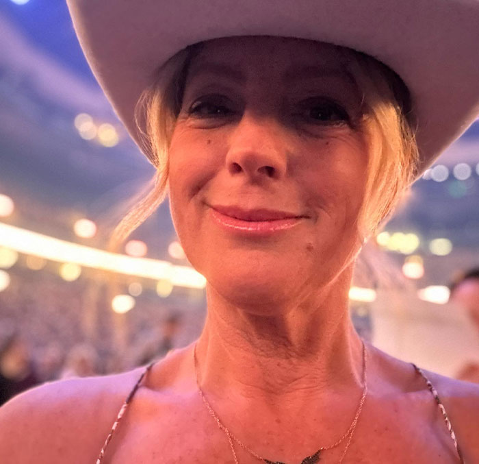 “Still Disappointed”: 30 People That Won A Celebrity Meet & Greet Spill The Tea On What It Was Like