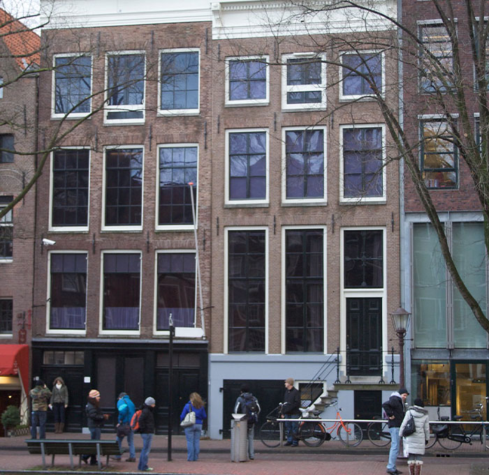 Mom Shocked By 8th Grade Teacher Reading Anne Frank&rsquo;s Diary To Her Kid, Gets Teacher Fired