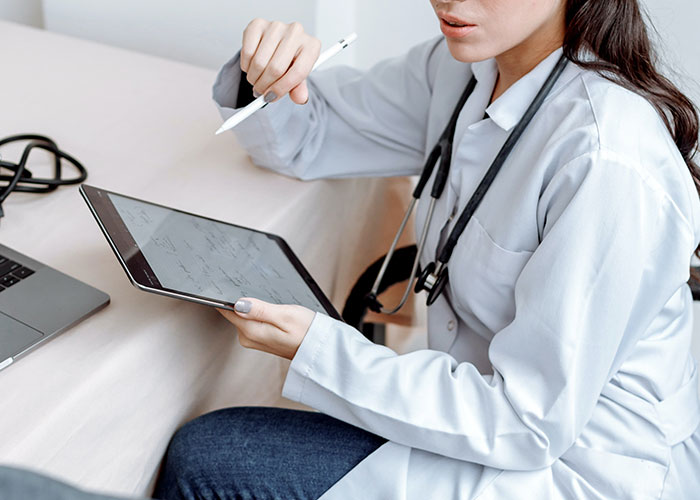 Americans Recommend Foreign Visitors Avoid These 45 Things When They're Traveling The Country