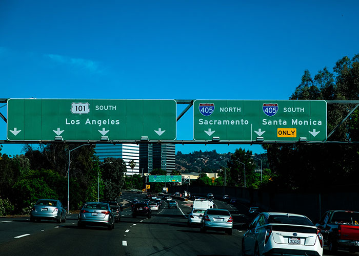 Americans Recommend Foreign Visitors Avoid These 45 Things When They're Traveling The Country