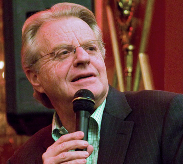 50 Celebrities That Lived Up To Their Reputation Or Failed Miserably, As Per Waiters