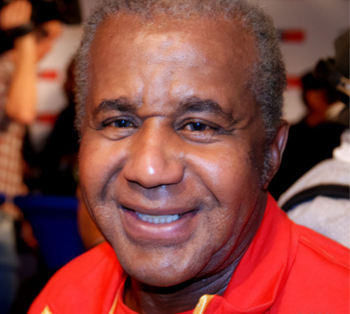 50 Celebrities That Lived Up To Their Reputation Or Failed Miserably, As Per Waiters