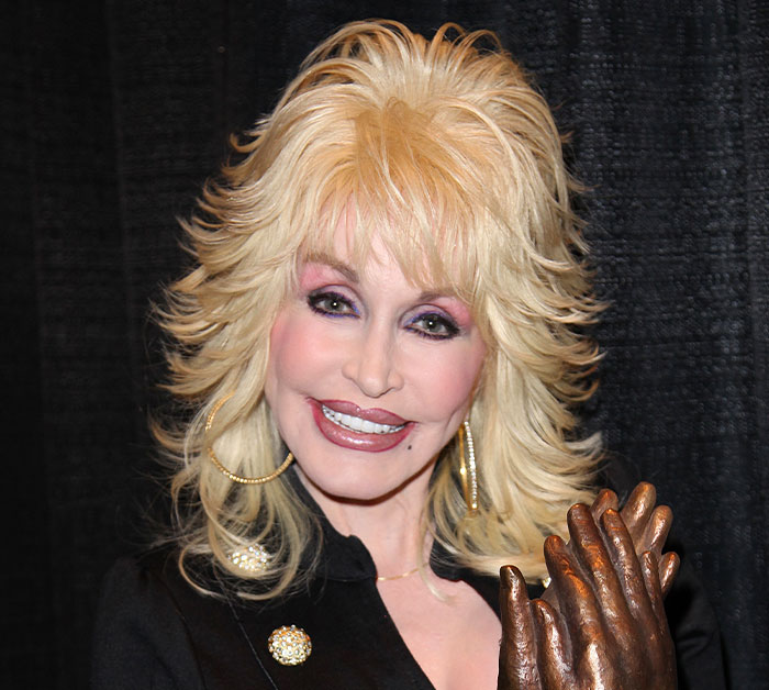 50 Celebrities That Lived Up To Their Reputation Or Failed Miserably, As Per Waiters