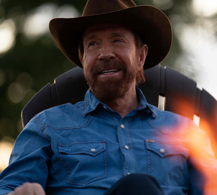 50 Celebrities That Lived Up To Their Reputation Or Failed Miserably, As Per Waiters