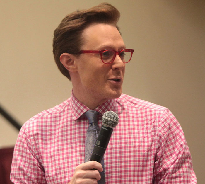 50 Celebrities That Lived Up To Their Reputation Or Failed Miserably, As Per Waiters