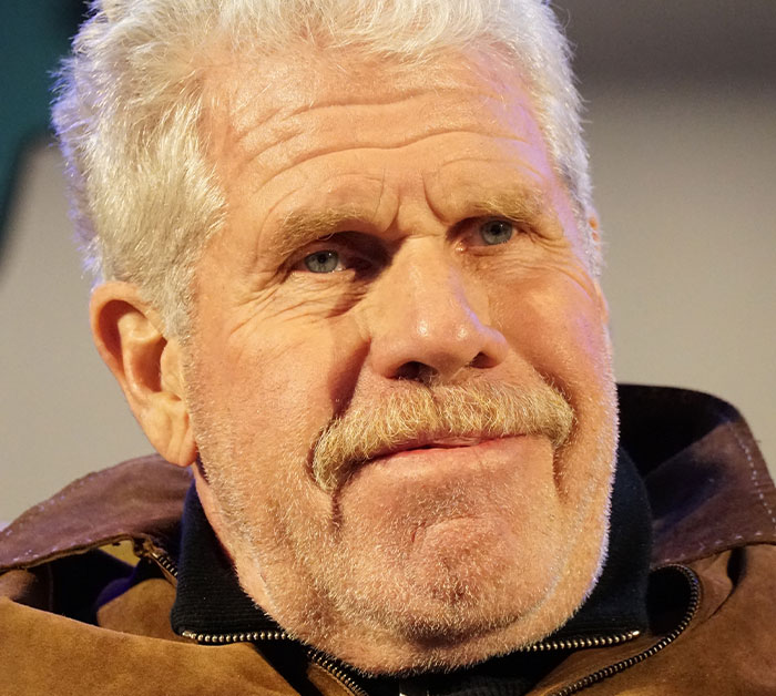 50 Celebrities That Lived Up To Their Reputation Or Failed Miserably, As Per Waiters