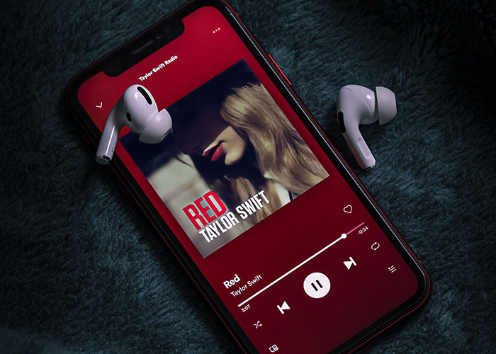 "Blew Up On Me About How I Don't Support Her": Wife's Obsession With Taylor Swift Goes Too Far