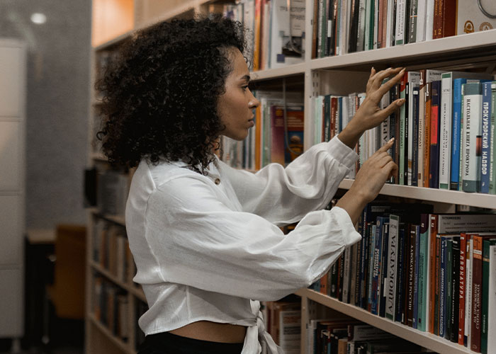 “I Will Never Ruin It For Her”: 35 Secrets Daughters Refuse To Tell Their Parents