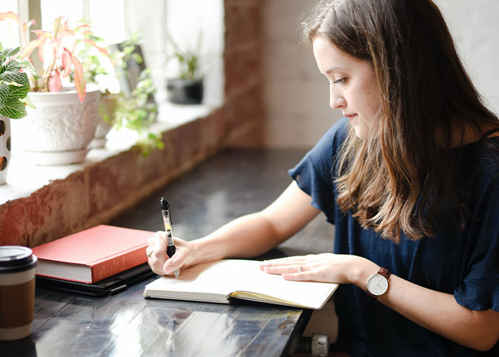 “I Will Never Ruin It For Her”: 35 Secrets Daughters Refuse To Tell Their Parents