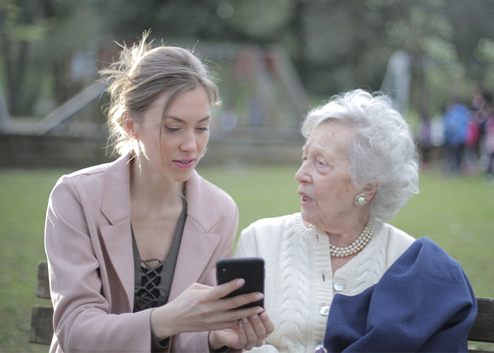 “I Will Never Ruin It For Her”: 35 Secrets Daughters Refuse To Tell Their Parents