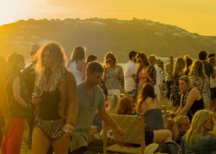 “I Will Never Ruin It For Her”: 35 Secrets Daughters Refuse To Tell Their Parents