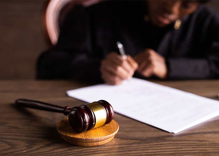 “I Will Never Ruin It For Her”: 35 Secrets Daughters Refuse To Tell Their Parents