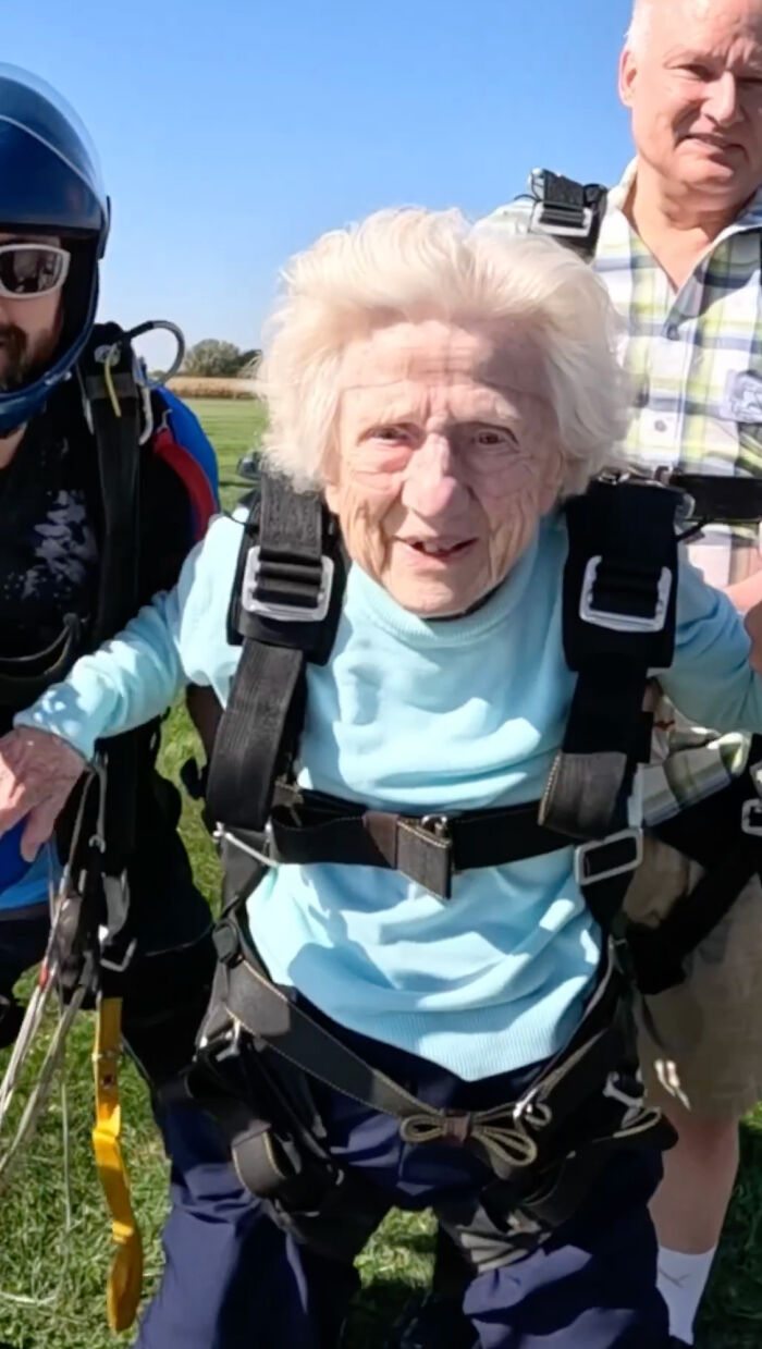 Grandma Defies Age And Breaks The World Skydiving Record At 104 With No Fear