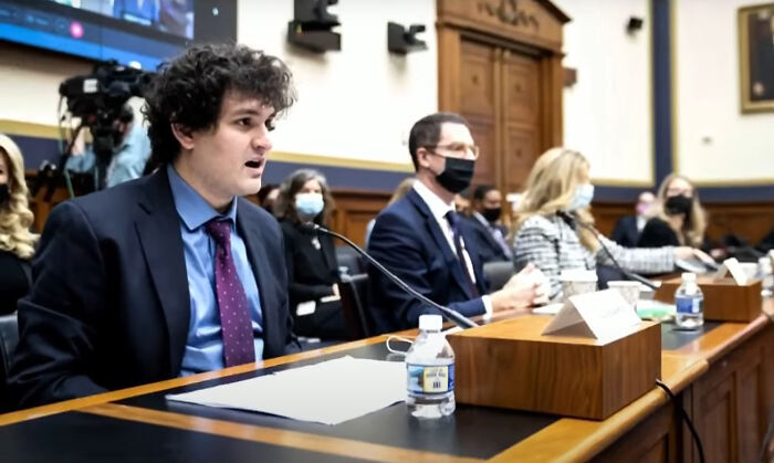 “What’s The Biggest Example Of ‘Genius’ To ‘Idiot’ There Has Ever Been?” (22 Answers)