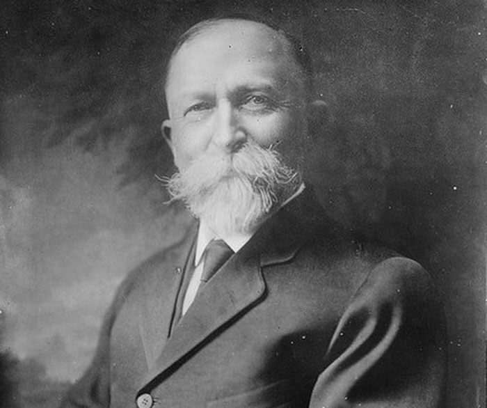 “What’s The Biggest Example Of ‘Genius’ To ‘Idiot’ There Has Ever Been?” (22 Answers)