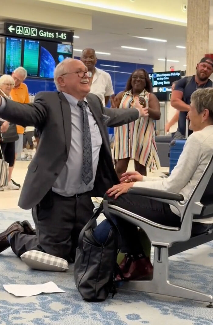 Heartwarming Story Of High School Sweethearts Reunited At The Airport After Sixty Years Apart