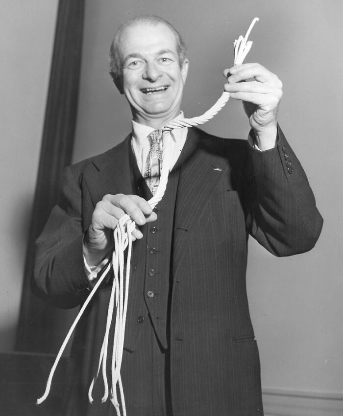 “What’s The Biggest Example Of ‘Genius’ To ‘Idiot’ There Has Ever Been?” (22 Answers)